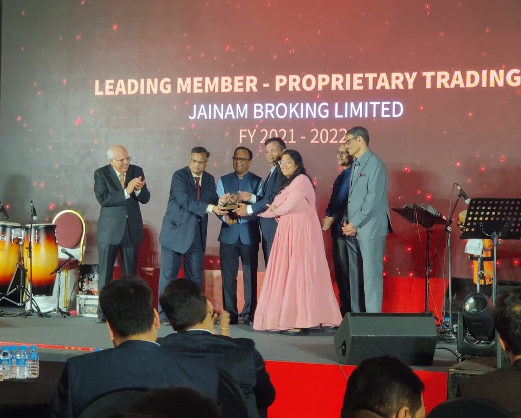 Milestone unlocked 🔓🏆

Excited to announce that @jainambroking was felicitated by @MCXIndialtd with

#1
🏆Leading Member- #ProprietaryTrading for FY21-22