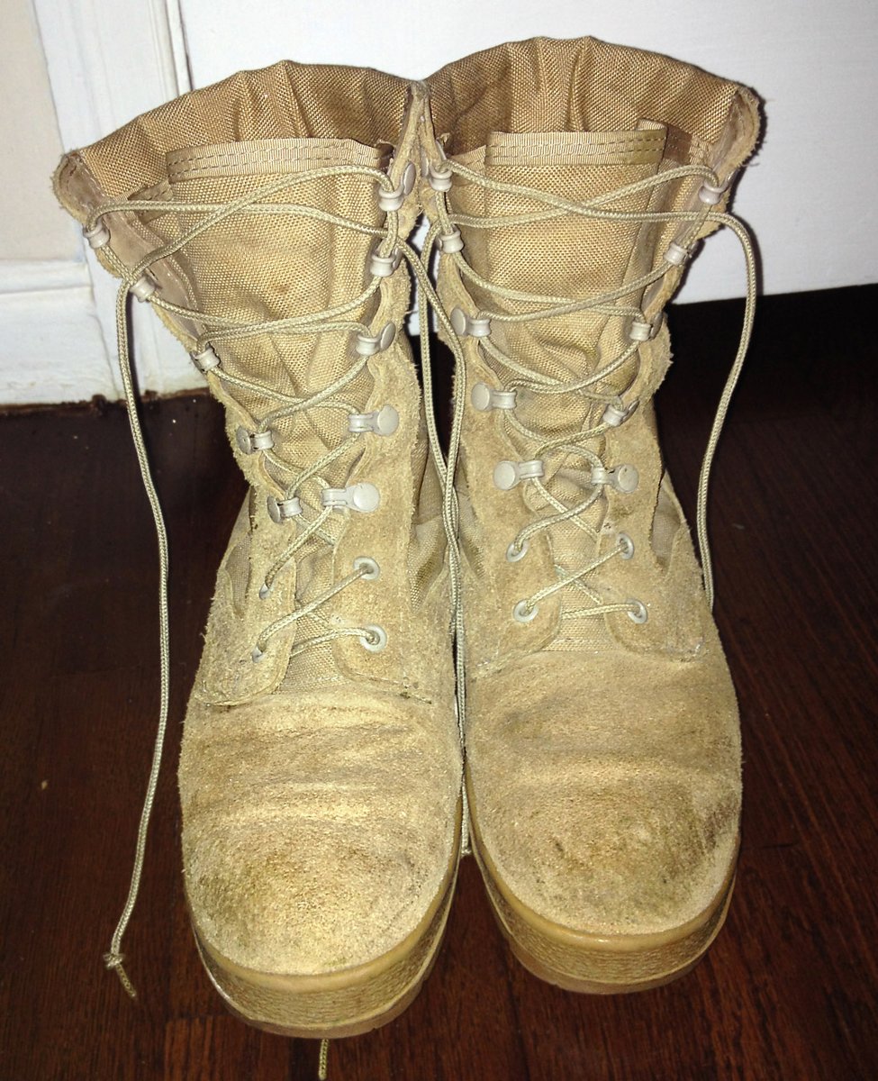 profshoelace's tweet photo. Shoe lacing photo high-res repost (originally posted in low-res on 29-Dec-2014). Tan combat boots laced with tan “Double Helix” + “Lug Lock” Lacing (from Chasity)
#tan #boots #combatboots #militaryboots #doublehelixlacing #doublehelix #luglocklacing #locklacing https://t.co/2P6ZhGpq6I