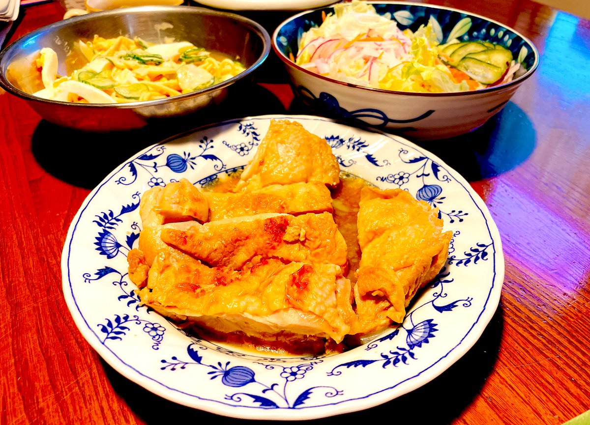 昨日の朝ごはん🍴 ・鶏の照り焼き ・スパゲティサラダ などなど…( ‘༥’ )ŧ‹”ŧ‹” 鶏の照り焼きは皮の焦げ目が香ばしくて美味しかった☺️ 今日もドーナツがよく売れた🍩明日もう1日頑張るぞ(>_<)‼︎