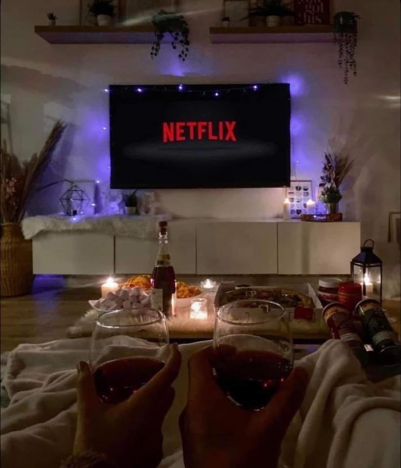 Fearlesslori___'s tweet photo. Normalize In-House Date Nights‼️🖤✨ https://t.co/aQKPCPBvsI