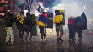 INTERCOMUNISTA's tweet image. A la primera línea la traicionaron, y lo peor fue que simularon un diálogo con falsos  líderes y liderezas que suplantaron a las y los verdaderos. Solo la vanguardia marxista nos guiará a la victoria. 

@NoticiasCaracol
 , 
@NoticiasRCN

#Bogota #Cali #Medellin #Colombia