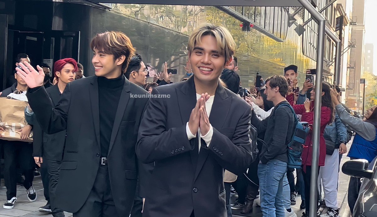 keunimszmc's tweet photo. Gusto ko sana ipagdamot to pero sige na nga. 🥹

@SB19Official #SB19 
#WYATTourNY https://t.co/z4IOhayj9O