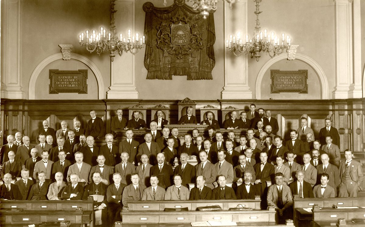 Jekaba11's tweet photo. 💯 Sveiciens Saeimas simtgadē! Pirms 100 gadiem, 1922.gada 7.novembrī, pulksten 12.00 uz pirmo sēdi pulcējās 1.Saeima un stājās spēkā Satversme - Latvijas Republikas pamatlikums.

📸1.Saeima, 1922.-1925.gads. Latvijas Kara muzeja krājums

#Saeima100 https://t.co/AU8TM9EUpm