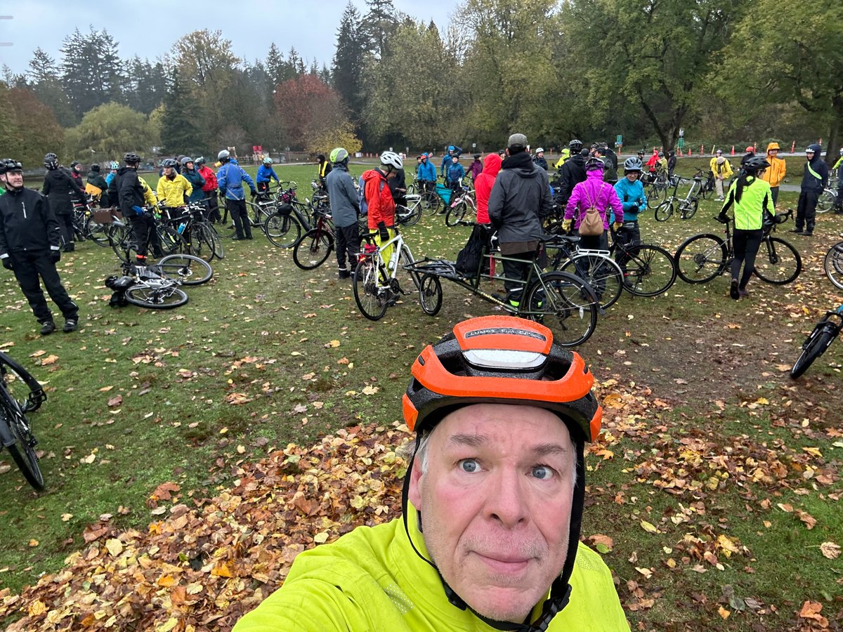OrangeHazMat's tweet photo. Happy to be one of the many who thought it worth cycling in the cold and the rain to make our point. The reasons for keeping the bike lane vastly outweigh the few for removing it. [That's me at 0:41 in Martyn's video on the foldie w/20" wheels.] https://t.co/p3s7SqJngx