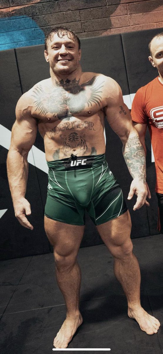 MMABabes's tweet photo. @TheNotoriousMMA 300 in the bank. #megaheavy https://t.co/V8eWpK3psu https://t.co/DnPoMQO5uu