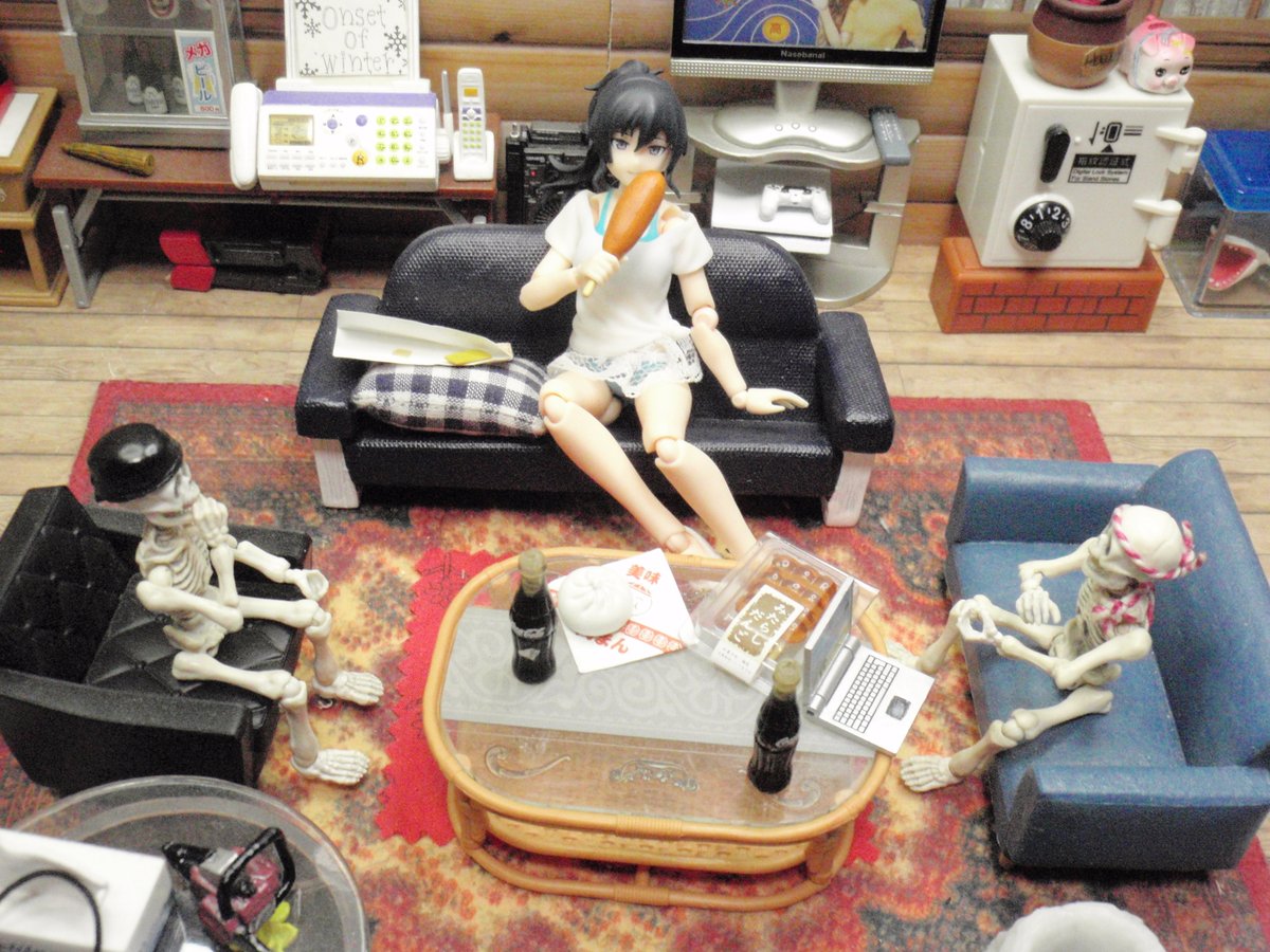 BerukuG's tweet photo. (^▽^)/…流行りぃ…(⌒∇⌒)
チェンソーマン流行ったるだってぇ
マ）見たことあんの…
(;ﾟДﾟ)…イヤぁ…ないけどぉ
マ）だろうね…違うもん
　　たべていいよ…
(◎_◎;)…そうんなんだぁ…(ﾉд-｡)
(⌒▽⌒)アハハ!
#ポーズスケルトン #poseskeleton #figuma https://t.co/Y3ffqnzIZR