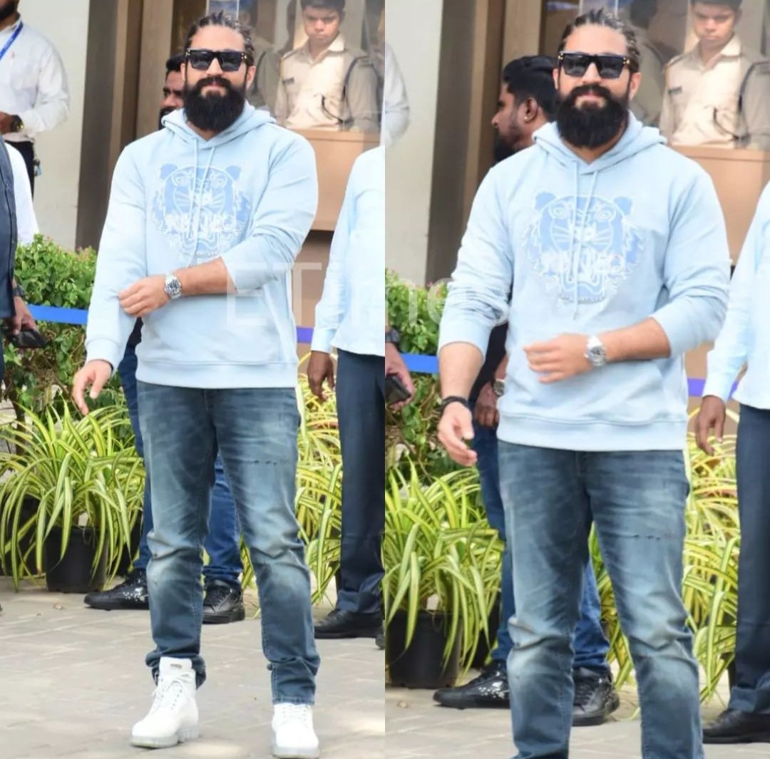 YASHTHE_BOSS's tweet photo. @TheNameIsYash at the private airport in Mumbai..!!!

#Yash 
#TeamYash #YashBOSS #Yash19 https://t.co/6q69ZeGzRa