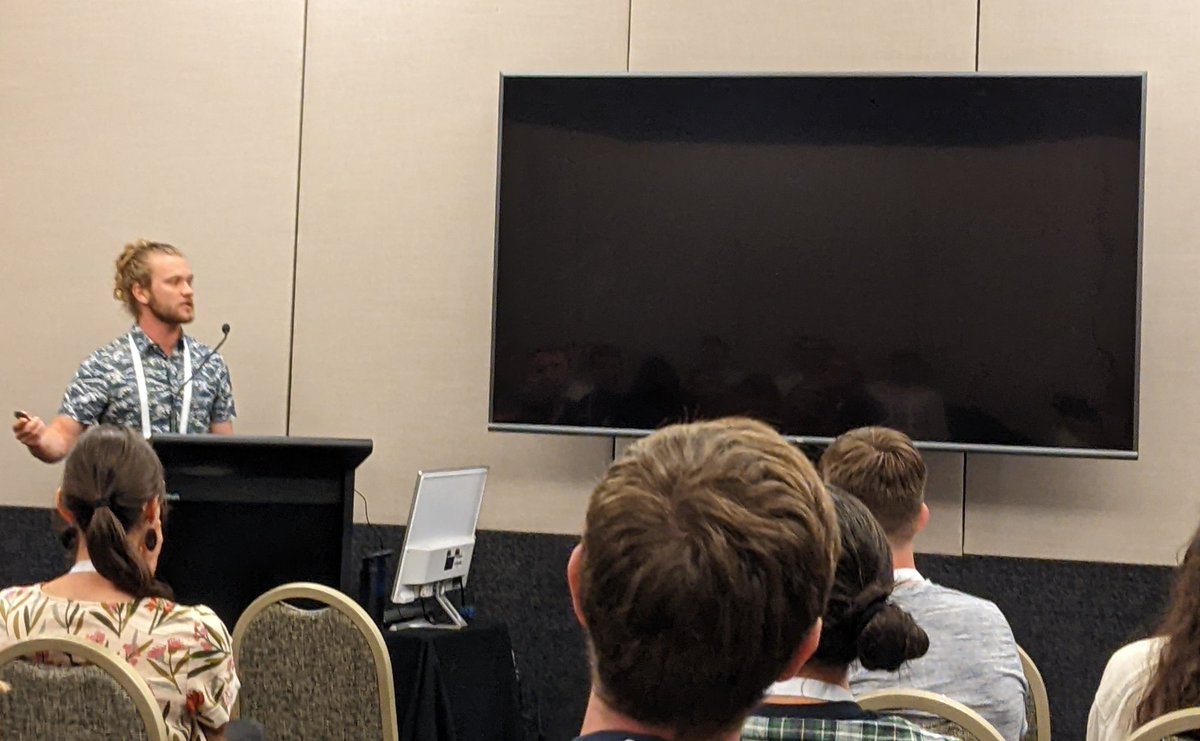 Reef Function Hub (@reeffunctionhub) on Twitter photo Congrats <a href="/WillC_98/">William Collins</a> on nailing your first conference talk! #ASFB2022
Will presents his research on a reef condition occuring 50% of the time, once every 24h!!
Night. And nocturnal fish!
And shows an amazing photo of the reefs he studies (📸👉⬛)
doi.org/10.1002/ece3.9… Congrats <a href="/WillC_98/">William Collins</a> on nailing your first conference talk! #ASFB2022
Will presents his research on a reef condition occuring 50% of the time, once every 24h!!
Night. And nocturnal fish!
And shows an amazing photo of the reefs he studies (📸👉⬛)
doi.org/10.1002/ece3.9…