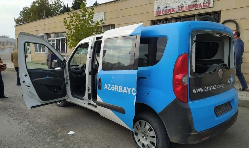 L'armée arménienne a ouvert le feu sur les journalistes qui tentaient de couvrir les vérités de la guerre. Cependant, aucune provocation ne nous a empêchés de transmettre la vérité au monde. Parce que des journalistes dévoués étaient au travail. 🇦🇿
#zəfərfədakarlıqlaqazanılır