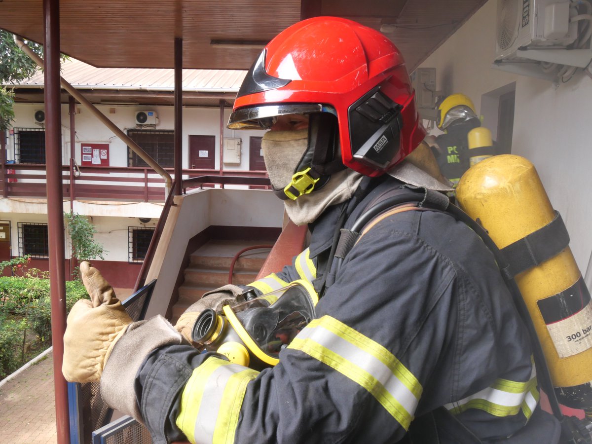 Les pompiers de la MISLOG vous souhaitent bonne chance pour cette nouvelle semaine ! 
Nzoni Bïkua! 
#mondaymotivation #FierDeNosSoldats
@EfgOfficiel <a href="/EtatMajorFR/">Armée française - Opérations militaires</a> <a href="/CDC_1eRCA/">chef de corps du 1er RCA</a>