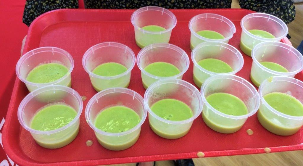 PurfleetPrimary's tweet photo. Last week we were very lucky to have chef @MarkBorrell come to our Parent's Coffee Morning. Mark demonstrated how to cook 3 delicious dishes that can be made with very little cost. Our parents really enjoyed Mark's kitchen tips and the tasty samples of his dishes. https://t.co/Dk4cfZstXD