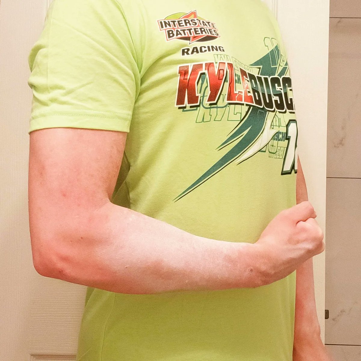 GayMuscleD69's tweet photo. Been bulking up significantly all year. Gained about 20 pounds from where I was last year. Can't wait to get absolutely shredded for next summer
#musclebulk #fitnessgoals #amaturebodybuilder #bodybuilding #malemuscle #musclelife https://t.co/5OEtJBrOz9