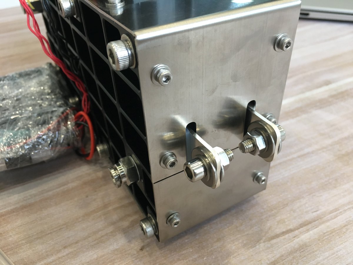 ThinkruH's tweet photo. #200W #Small  Air-Cooled #Hydrogen #FuelCellStack-#University  Laboratory Topics
We can accept customer's #customization, currently air-cooled #hydrogenfuelcell stack, we can provide 100W~3KW. https://t.co/CoqjPm0RHm