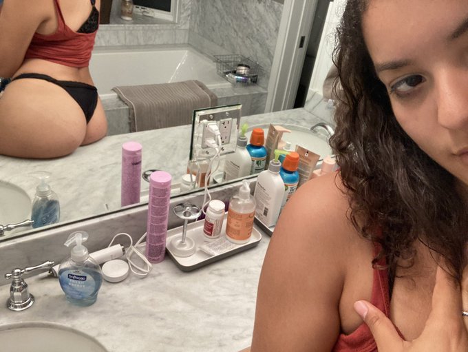 FREE TASK!  Send worship via dms.  5 sentence minimum.   findom femdom worship goddess feet foot fetish