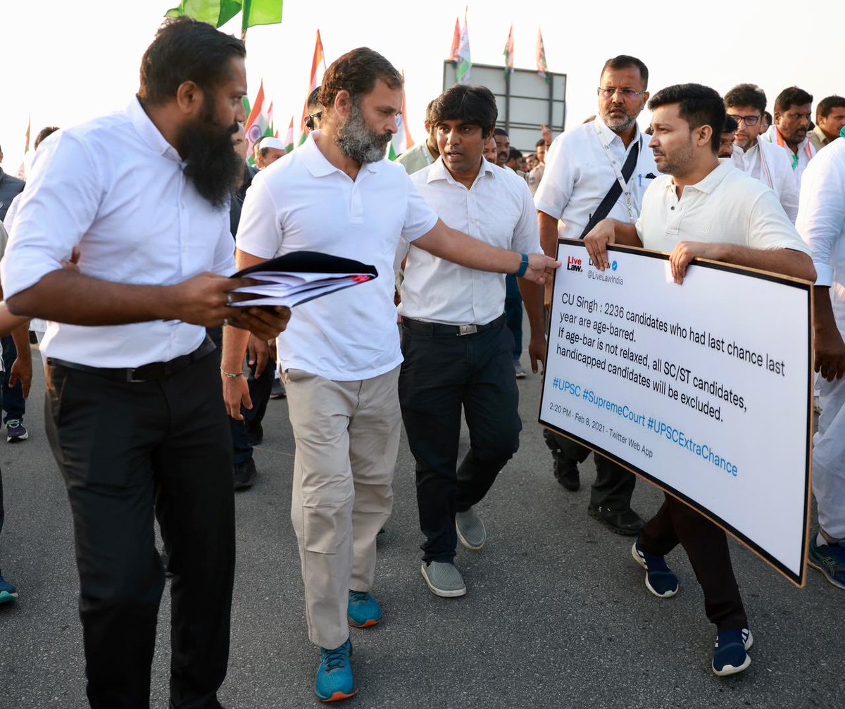 SevadalHRY's tweet image. आज #BharatJodoYatra🇮🇳 मैं शामिल होकर #ExtraAttemptForAll की मांग कर रहे छात्रों ने अपनी समस्या श्री @RahulGandhi जी से साझा की, क्योंकि मोदी सरकार ने सबसे ज्यादा छात्र वर्ग व शिक्षा को बर्बाद करने का काम किया हैं।