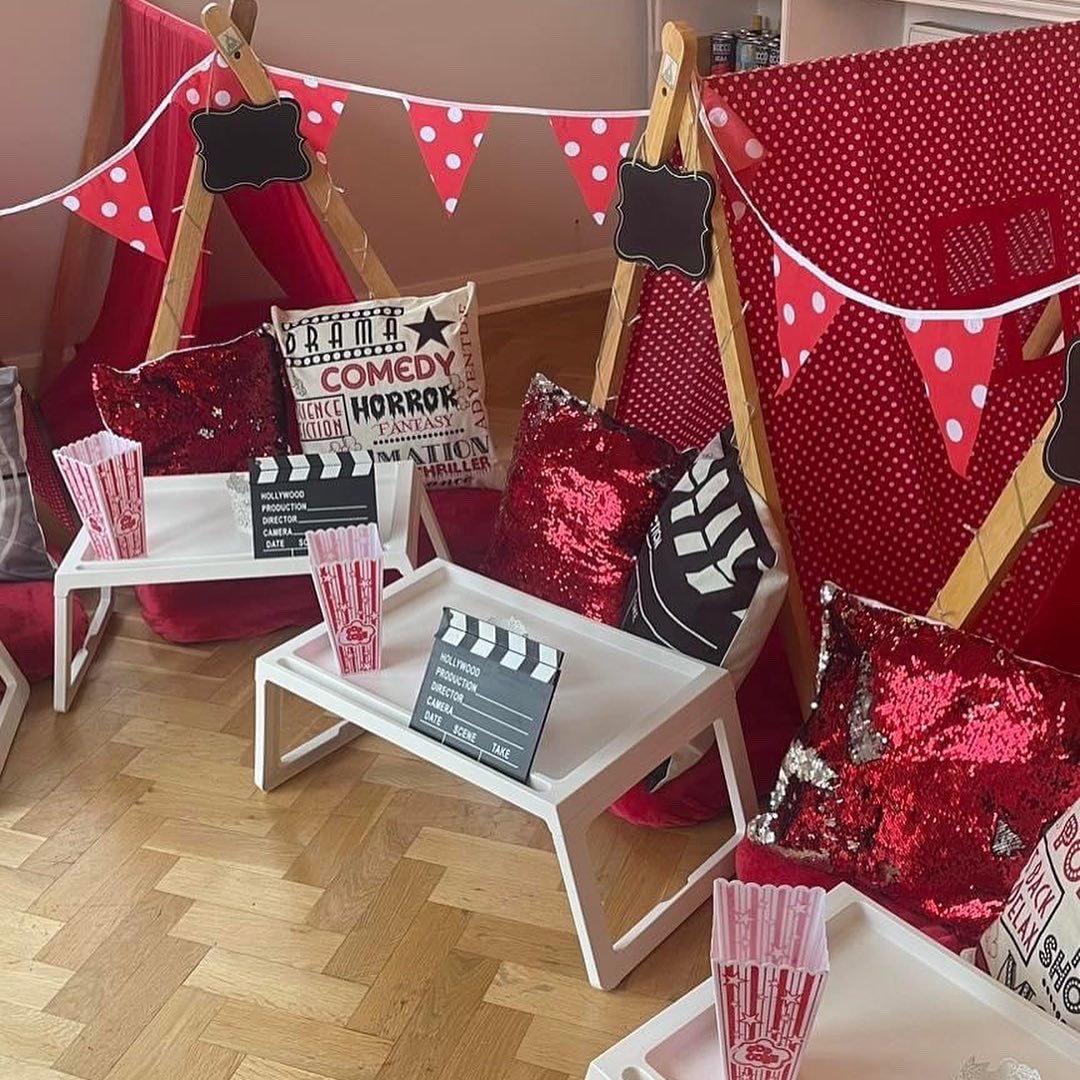 Making movie nights that extra special 🎬🍿❤️

#stalbansmums #sleepovertents #hertsmums #teepeesleepoverparty #hertfordshiremums #harpendenparents #tinytentssleepover #movienightathome #magical #moviethemesleepover #movienight