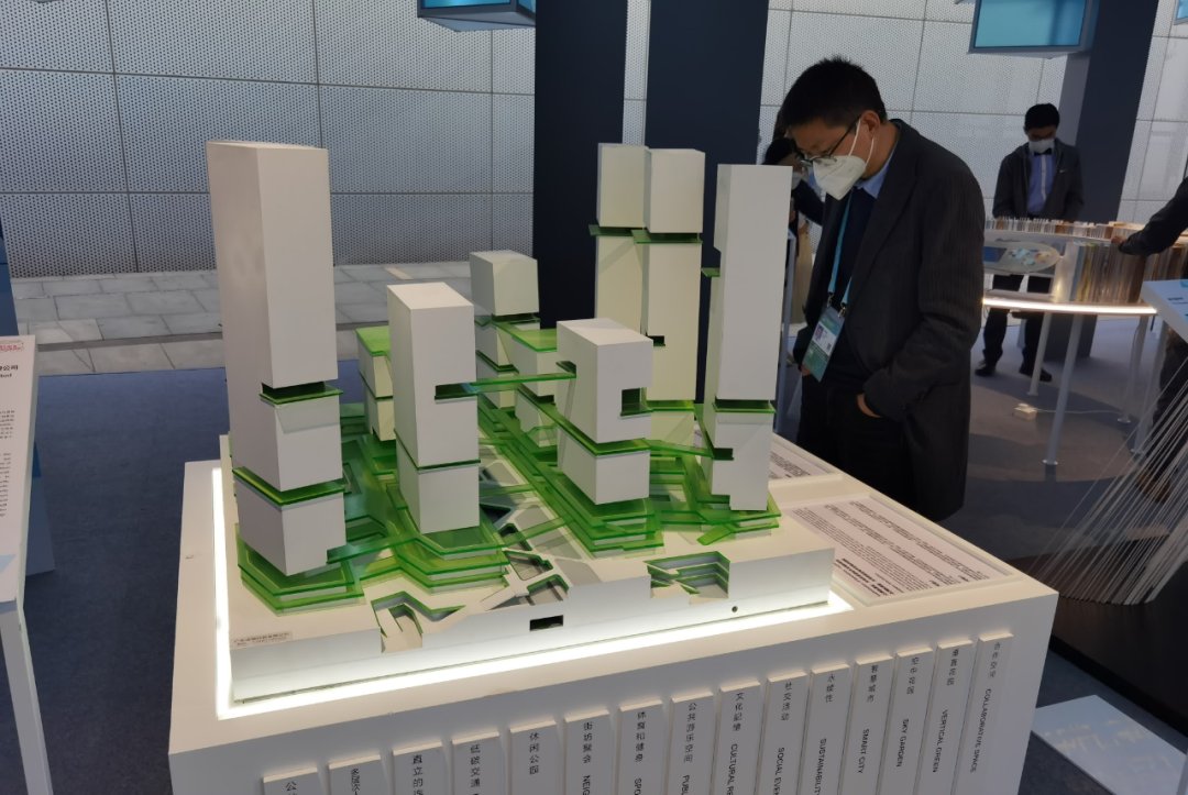 Lovehk__'s tweet photo. 第五屆中國國際進口博覽會 #CIIE 正在舉行，不少港企表示希望借助進博會，進一步開拓內地市場。
一家從事智能物聯網研發的香港科技企業的公司負責人表示，去年通過進博會認識了很多內地企業，通過技術合作、共享市場，公司內地業務迅速發展。 #香港 #上海 @ciieonline https://t.co/vG9gpqiPDS