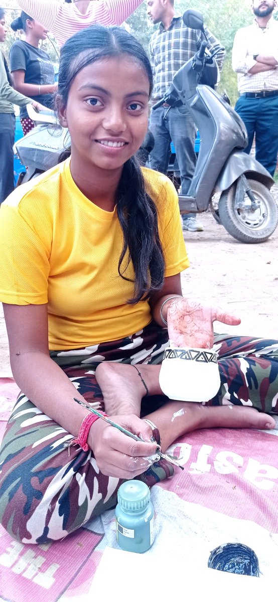 MSrishtee's tweet photo. Conducted #skilldevelopment and #Greentalk  Workshop at Sector-38  with out Women Team.
Contact us at 8618059929
https://t.co/7h5OX4Py8e
#moolsrishtee #skills #enviroment #greentalks #women #painting #clay #pots #terracotta #womeninbusiness #womensupportingwomen https://t.co/Ek3pnqO08F