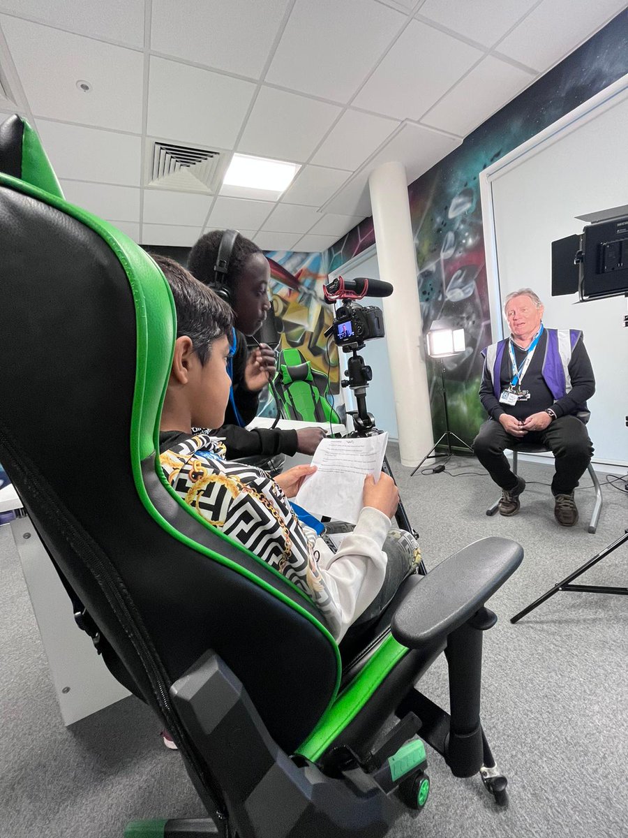 riofoundation's tweet image. The team had a great time delivering digital skills workshops with @TamesideCouncil for the Tameside Hack last month. Seeing young people using their new skills to interview others was fantastic. 🎬🎥

#digitalskills #creatingopportunities #notboxed @KissFMUK @WarnerMusicUK