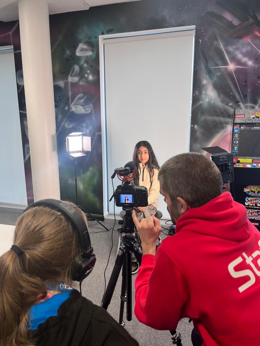 riofoundation's tweet image. The team had a great time delivering digital skills workshops with @TamesideCouncil for the Tameside Hack last month. Seeing young people using their new skills to interview others was fantastic. 🎬🎥

#digitalskills #creatingopportunities #notboxed @KissFMUK @WarnerMusicUK