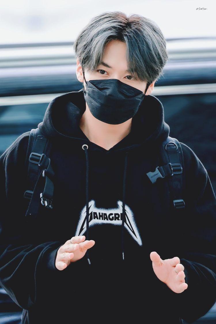 ㅤㅤㅤㅤㅤ  
ㅤ       
             ◷ 2211O7
             ☌  NAIA Terminal 3 
             —— city of love with 
             my bitchless friends.
ㅤㅤㅤㅤㅤ