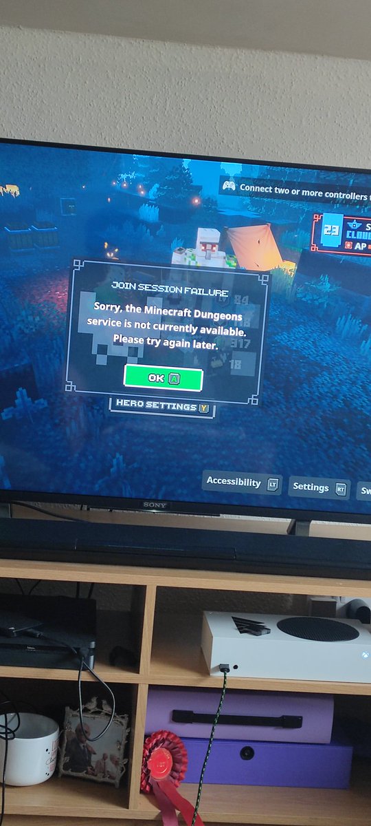 _S_O_B_A's tweet photo. @MojangSupport Me and 2 of my friends are trying to play and this happens. We are all on Xbox series S. Any news on a Fix? https://t.co/THfF832nO4