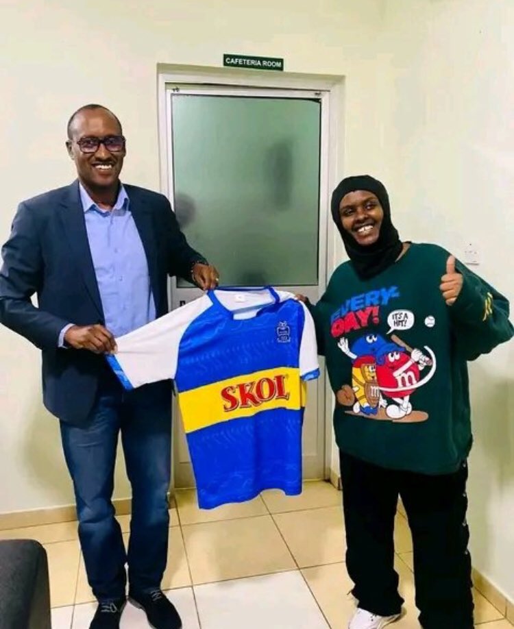BoscoManirabona's tweet photo. Abeza ni ab’ikipe nziza umuhanzi wacu @arielwayz na Queen Cha umuhanzi akaba umwana w’ikipe🤗🥰 gafotozi wakamejeje @Dolton4tograph 🥰💙💙🔵🔵⚪️⚪️ #TuriGikundiro https://t.co/Rax9PJ1QMC