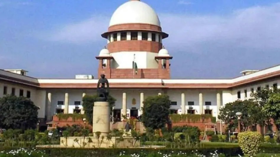 news24tvchannel's tweet photo. दिल्ली : छावला गैंगरेप केस में SC ने तीनों आरोपियों को किया रिहा 

◆ HC ने सुनाई थी फांसी की सजा 

◆ 2012 में उत्तराखंड की 19 साल की लड़की के साथ गैंगरेप के बाद हत्या कर दी गई थी https://t.co/WWUZ8KD0Iq