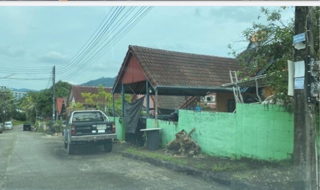 pleunpit_Ch9's tweet image. ผู้บัญชาการตำรวจภูธรภาค 8 สนธิกำลังฝ่ายปกครองบุกตรวจค้นบ้านนายเดวิดสัญชาติสวิตเซอร์แลนด์อาศัยอยู่ในบ้านพักพื้นที่อ.กะทู้จ.ภูเก็ตพบอาวุธปืนยาว และอาวุธสงคราม 7 กระบอกอาวุธปืนสั้น 19 กระบอกระเบิด 11 ลูก มีทั้งแบบขว้างสังหารและเบอร์แบบแสง คุมตัวดำเนินคดีตามกฎหมาย
@TNAMCOT