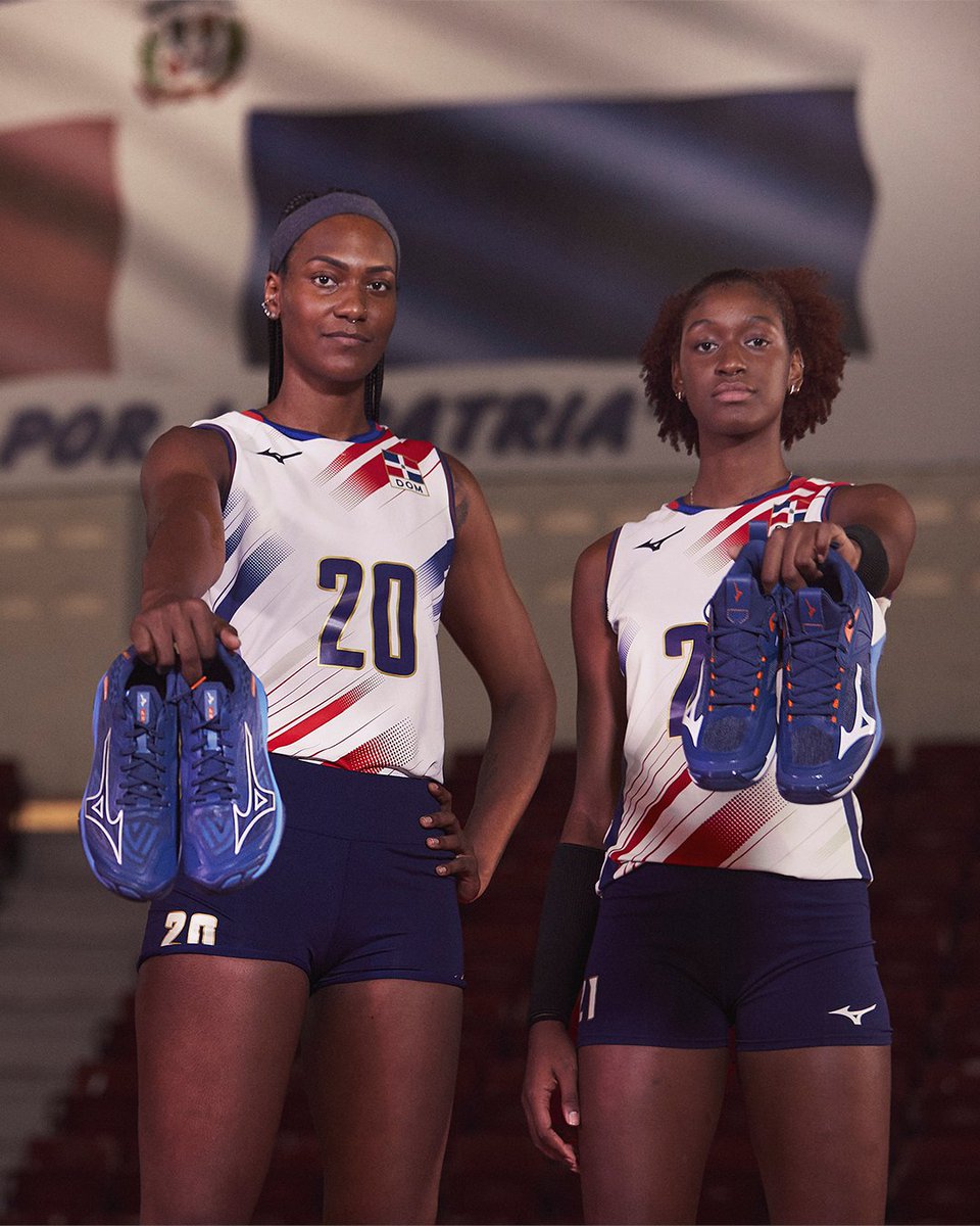 MizunoVolleyEU's tweet image. Our volleyball shoes offer you the extra power needed to win any game 🏐 

#MizunoVolleyEU #ReachBeyond #ReturnReady #WaveMomentum2 #WaveLightningZ7