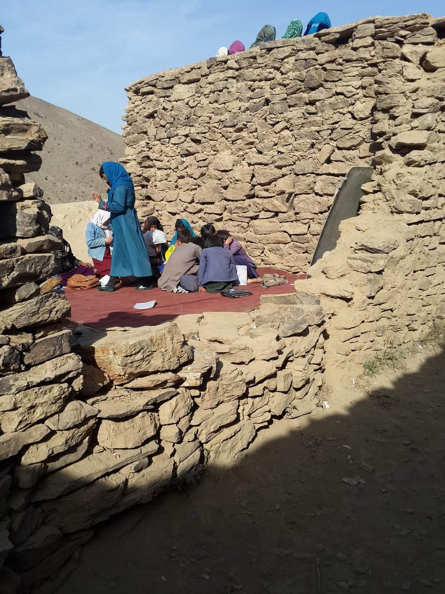 AbdlAzimJafari's tweet photo. اینجا مکتب قریه نَدَک ولسوالی میرامور ولایت دایکندی است. کودکانمان این گونه درس می خوانند. اما عده ای چشم دیدن درس خواندن ما را ندارند.
#StopHazaraGenocide https://t.co/mxwmOCHtz2