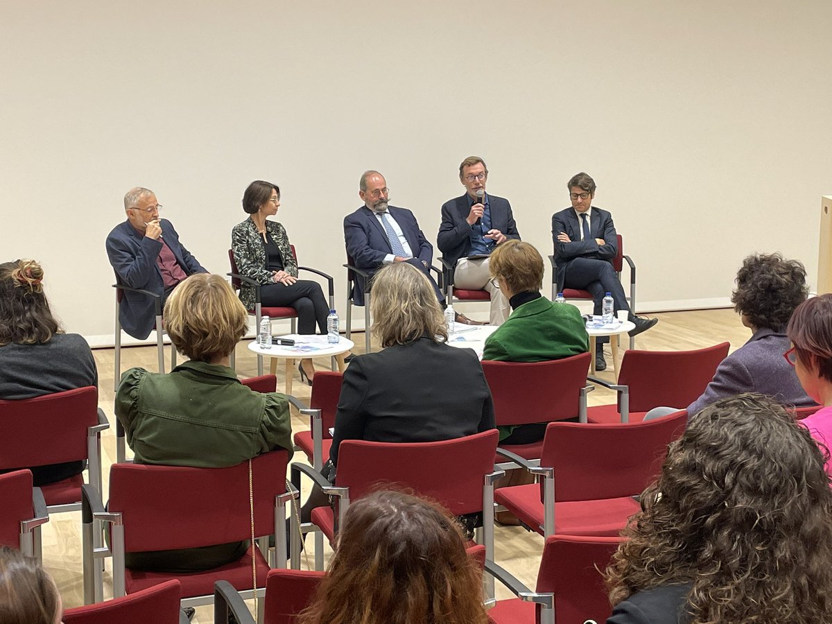 l_amf's tweet image. Suivez en direct la conférence de présentation du 7eme baromètre de la communication locale sur amf.asso.fr 
Les résultats témoignent de la grande confiance de la population dans l’information délivrée par les collectivités !