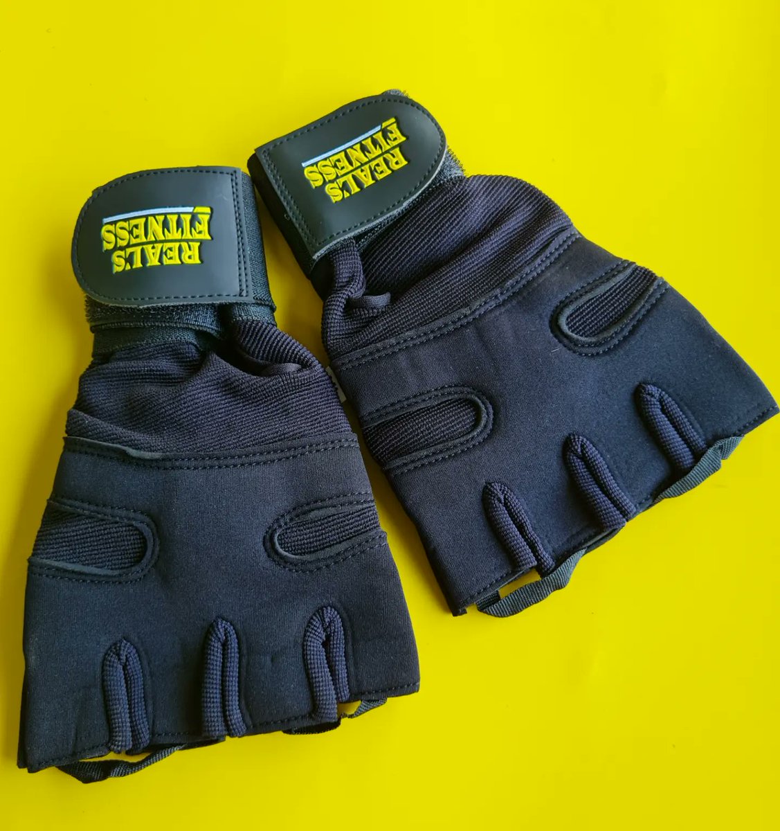 Fitstore_NG's tweet photo. Looking for padded gloves that gives your lifting a comfortable experience. Then this is perfect for the job.

Price is ₦4500

Send a DM or send a WhatsApp message to 07056917763 https://t.co/ztiymwNg7e