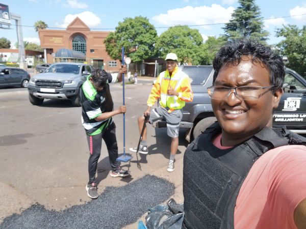 ActionSALaudium's tweet photo. We decided to fix some potholes in our CBD! 💚

A practical approach to service delivery always proves to be more effective

@HermanMashaba @Action4SA @ActionsaCaucus @henriettefroh @BonganiBaloyiBB @Rambohannes @AtholT https://t.co/tT9OJ3O7DJ