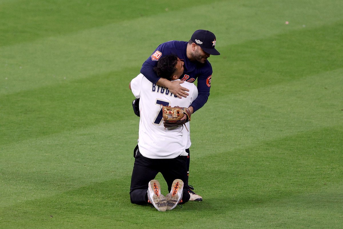 AstrosFrance's tweet photo. Un jour après ce sacre, je souhaite remercier toute la commu #frmlb qui fait vivre au quotidien l’actualité de nos franchises de cœur !

Remerciements aussi à @MikeAcoupsur , seul podcast hebdo , à @TheFreeAgentFR et @ZoneSportsUS qui font un travail remarquable chaque jour 1/2 https://t.co/3Xo0cfnnLn
