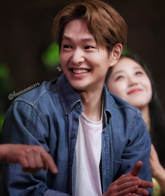 hourlyjinki tweet picture