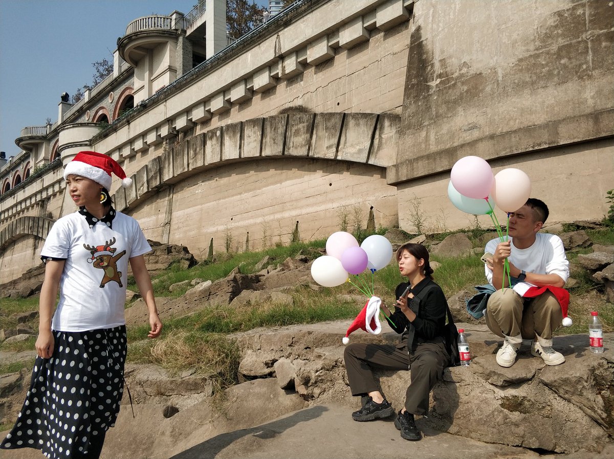 uncle_hello's tweet image. Out shooting a music video for Christmas for @travelswbrindle Perfect weather for it!