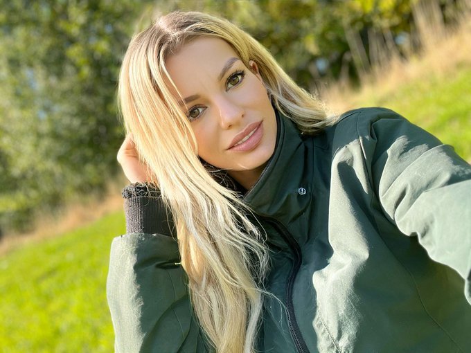 Na Moiniiii 😋  Heute habe ich zum Wochenstart was richtig cooles f&uuml;r Dich... https://t.co/2sE3WkHYrt  ich