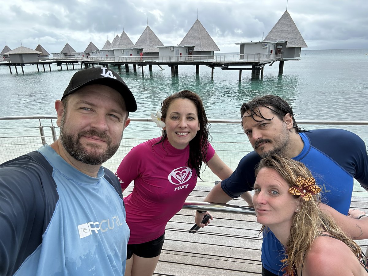 Le reboot de la série Lost arrive sur #Netflix avec un casting mega ouf of the dead ! <a href="/Olydri_Noob/">Noob - Olydriverse</a> <a href="/Olydri_Fournier/">Fantöm - Fabien Fournier</a> <a href="/RoiLennon/">Bob Lennon</a> @phil_cardona <a href="/YstosNoob/">Mathieu Zecchini</a> <a href="/fournierjohnana/">Johanna Fournier</a> <a href="/Benzaie_tgwtg/">Benzaie</a> <a href="/ElisaPhantom/">Lady_Phantomhive</a>