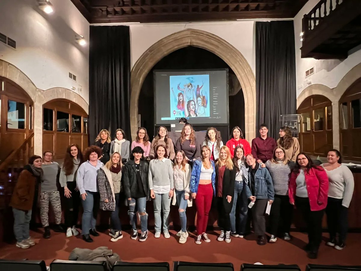 dones_joves's tweet photo. 📍Les nostres companyes han passat un cap de setmana de formació sobre participació juvenil feminista a Plasència. Gràcies a @MujeresJovenesF per l'oportunitat i el treball que fan per donar veu a les dones.

♀️✊🏼 #feminismo https://t.co/CCT1MSIjh4