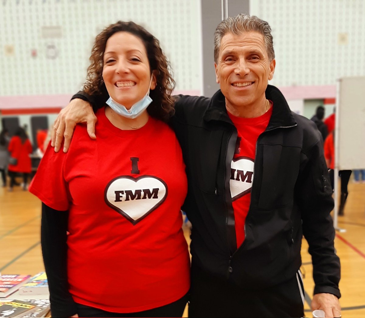 FMMtweets's tweet photo. 3/4 ☆ Sharing the #FMMlove at last week's #Gr8OpenHouse ❣
@ycdsb @DomenicScuglia @robinsonwek3 @MrDeFreitasFMM @clgomes1066 #FMMstaff https://t.co/rUtrnz8XUH