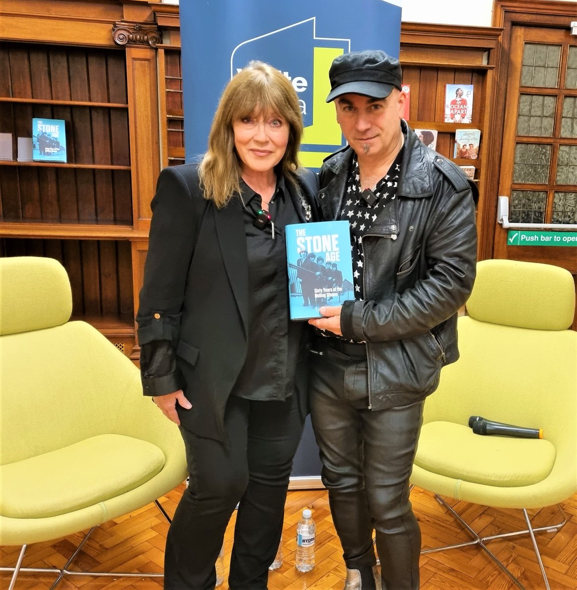 Thank you, amazingly welcoming & generous team @Writeideafest @ideastores #BethnalGreenLibrary for having @tonymoore1 and me yesterday. Lively audience, fabulously interactive, and what an amazing venue and facility. I need this library in my life! #TheStoneAgeBook #RollingStones