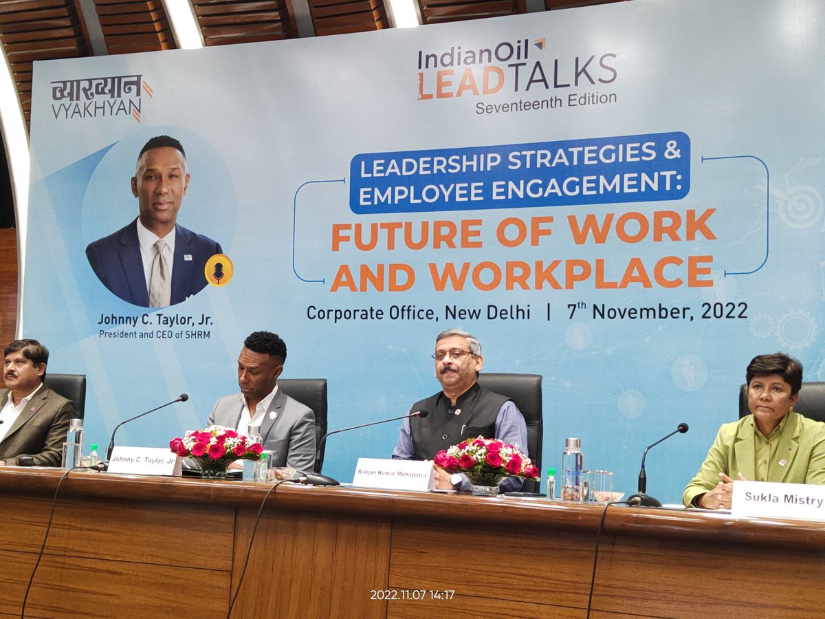 AchalKhanna1's tweet photo. The best Jugalbandi of #Leadership in the world possible. It is an honour and blessing to be witnessing the @IndianOilcl session on #LeadershipTalk from @DirHR_iocl and @JohnnyCTaylorJr https://t.co/PZGAl2MZbn