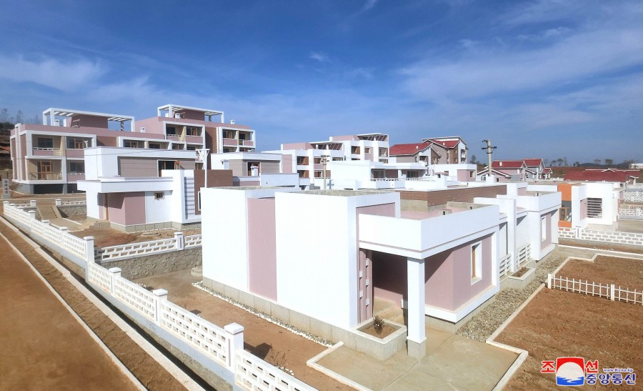 🇰🇵🏡 Corea del Norte ha terminado la construcción de nuevas viviendas en la ciudad de Nampho.

Las viviendas han sido entregadas gratuitamente al pueblo.