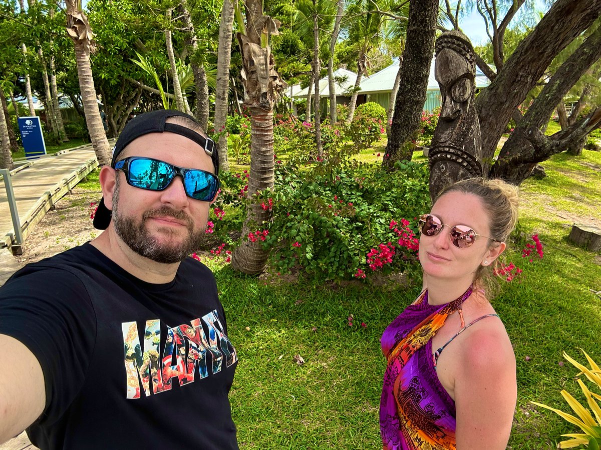 Aujourd’hui, on a exploré le terrible Îlot Maître au large de Nouméa, une île déserte aux conditions de vie terribles ! 😎🌺