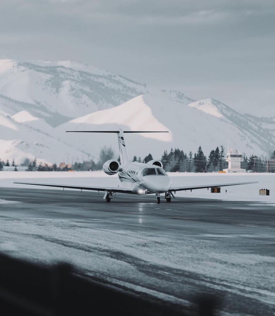 Winter's not all that bad ❄️

📸: @zuluutime

#cessna #cj4 #airtravel #luxury #luxurtytravel #aviation #winter #winteriscoming