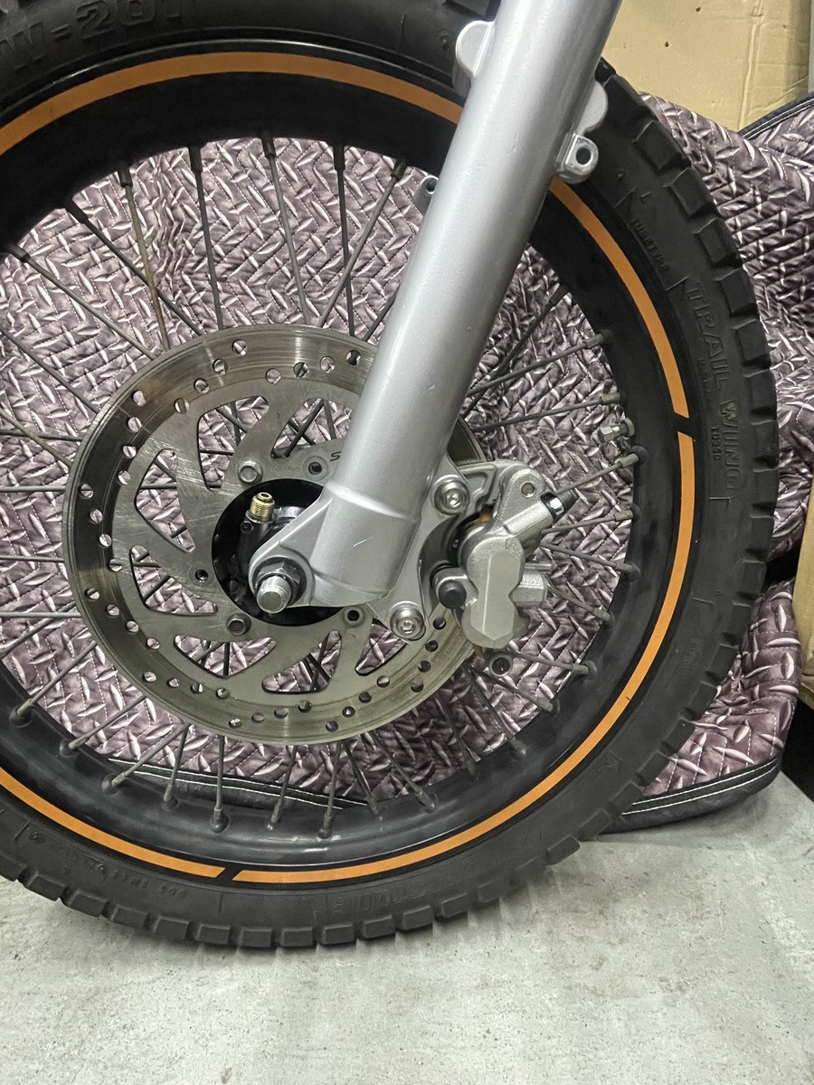 Code_M48's tweet photo. トリッカーにYZ系ブレーキキャリパー取付！
キャリパーとキャリパーサポート
合わせても約300gの軽量に成功！！ https://t.co/dbXjVaahtP