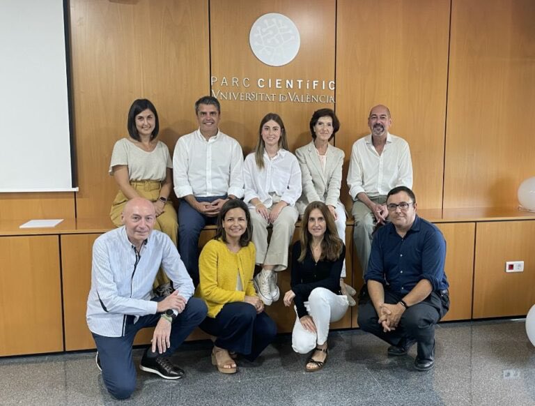 retiprotek's tweet photo. ¡Te presentamos a nuestro equipazo! ➡️ 𝐞𝐬𝐩𝐞𝐜𝐢𝐚𝐥𝐢𝐬𝐭𝐚𝐬 𝐜𝐨𝐧 𝐝𝐢𝐥𝐚𝐭𝐚𝐝𝐚 𝐥𝐚𝐛𝐨𝐫 𝐢𝐧𝐯𝐞𝐬𝐭𝐢𝐠𝐚𝐝𝐨𝐫𝐚 𝐝𝐞 𝐞𝐧𝐟𝐞𝐫𝐦𝐞𝐝𝐚𝐝𝐞𝐬 𝐫𝐞𝐥𝐚𝐜𝐢𝐨𝐧𝐚𝐝𝐚𝐬 𝐜𝐨𝐧 𝐥𝐚 𝐯𝐢𝐬𝐢𝐨́𝐧 𝐲 𝐥𝐚 𝐫𝐞𝐭𝐢𝐧𝐚. 🤩👏🏻

#retiprotek #retina #saludvisual https://t.co/ImtLqFC581