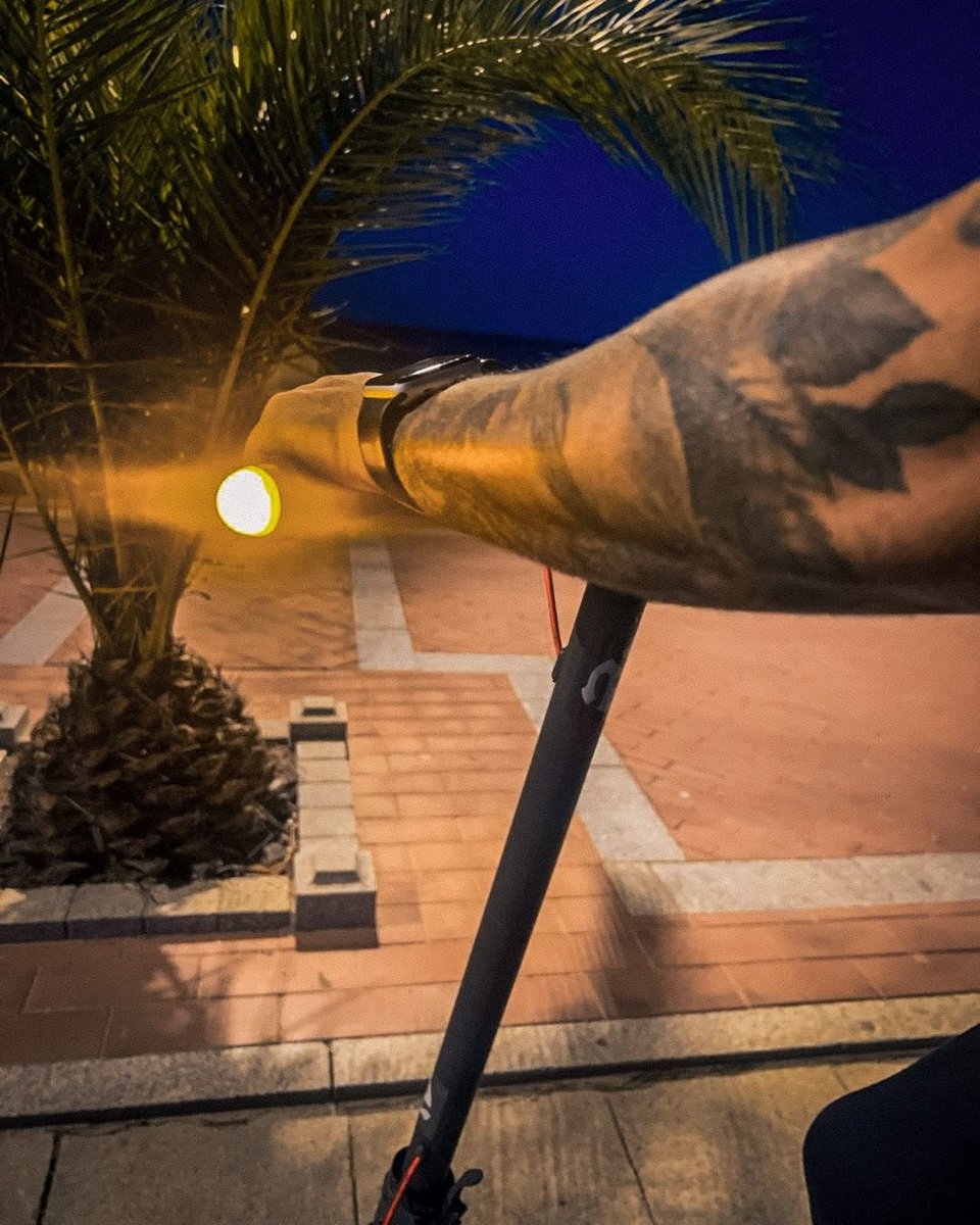 #electricscooter 

When you look for “accessories for electric scooters and e-bikes” choose the ones that fit you but especially those that protect you 🛡️

Our range of turn signals help you get visible and safe on the road

Do you prefer #winglights or #droplights? 👇

#safety