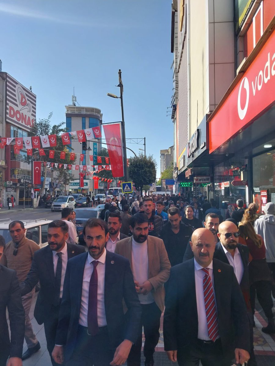 Yol kutlu,Lider adam olunca sen düş yola.
Yolun kutluları yürür ya önünde,ya arkanda..
#DadaşlarMalatyada